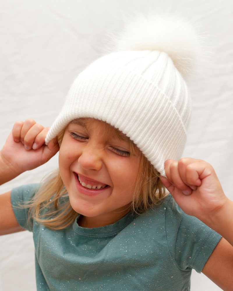 Kinder Knit Beanie Hat with Finn Raccoon Fur Pom Pom in White