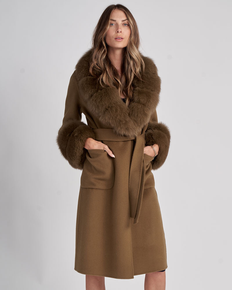Manteau portefeuille en laine October avec bordure en fourrure de renard en vert armée