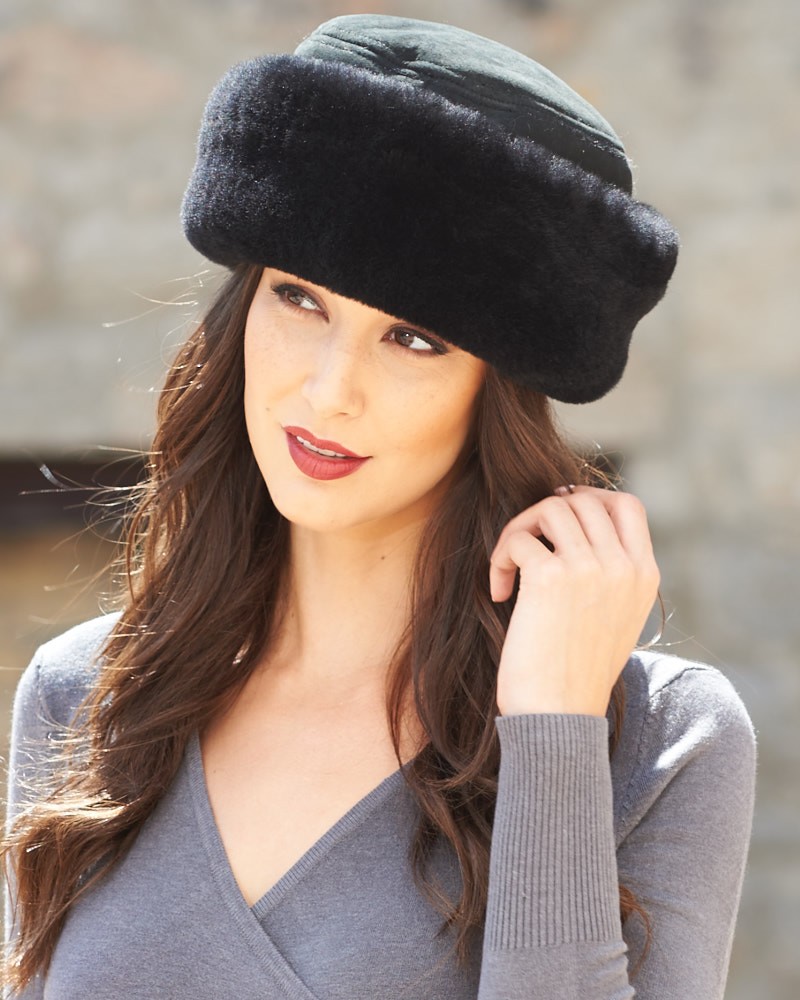 The Kelowna Shearling Sheepskin Hat in Black